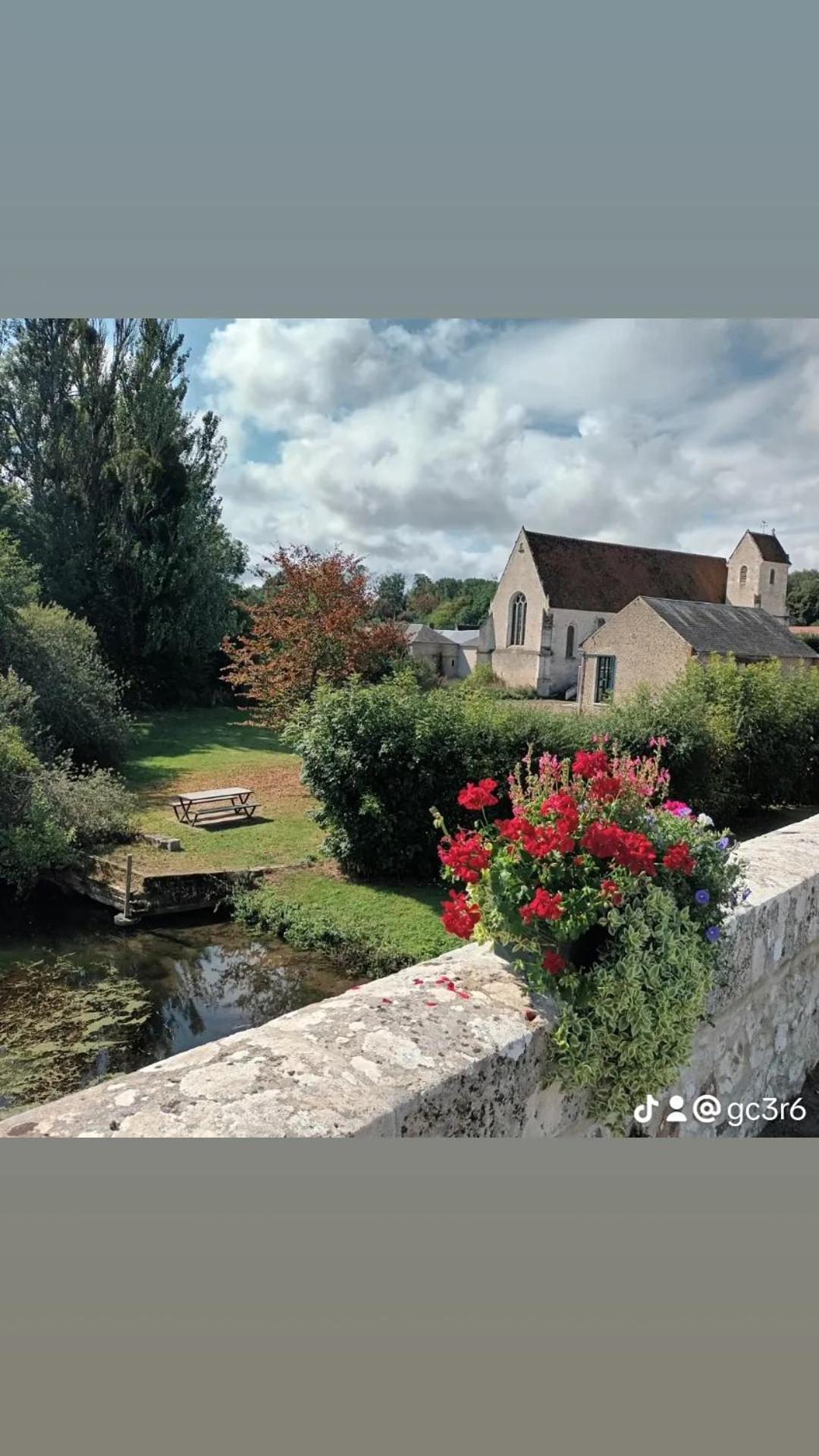Le Samui Villa Saint-Hilaire-sur-Yerre Bagian luar foto